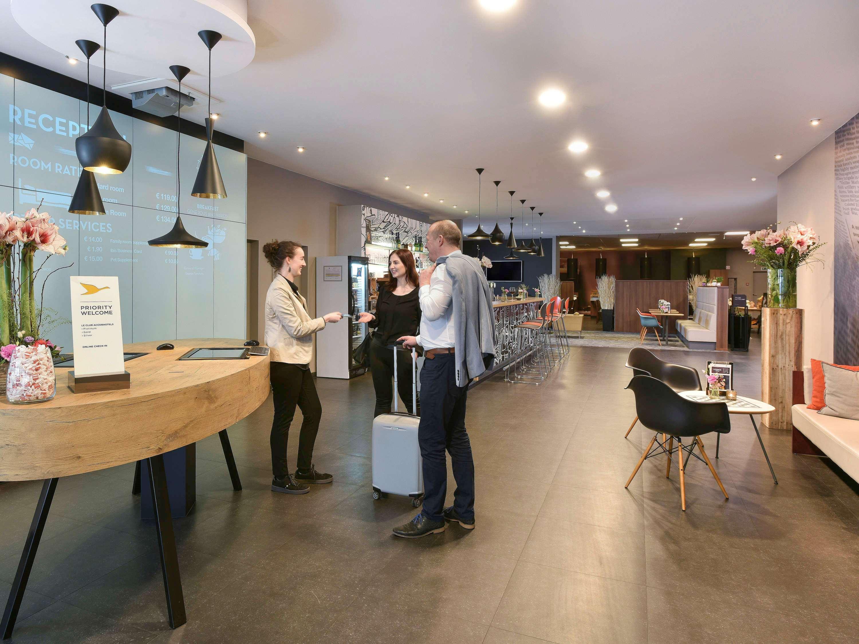 Ibis Kortrijk Centrum Экстерьер фото